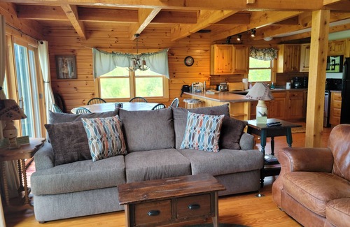 Bristol Cabin | Now Booking for Summer 2026. Incredible Views. Sleeps 6. Dog Friendly