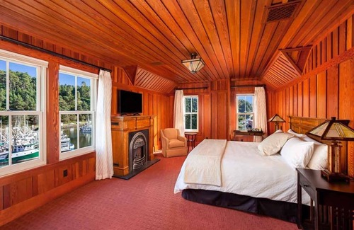Fort Bragg Hotel | Noyo Harbor Inn Restaurant and Tavern