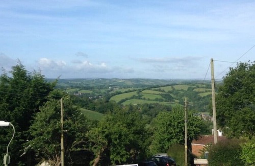 Exeter Apartment | Nr Uni, lovely walks, lounge, kitchen and VIEWS!