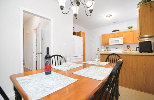 Provincetowne House | nSpacious Cozy 3br Home Near Shops w Yard