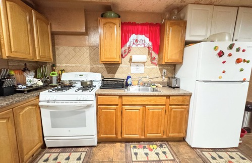Queens Apartment | nSpacious Quaint Central Studio