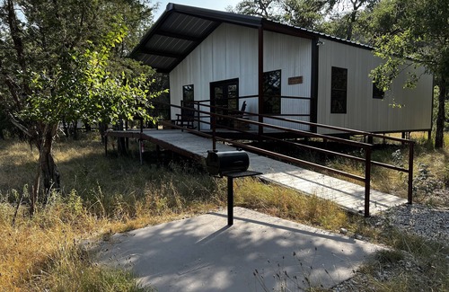 Barksdale Cabin | Nueces River Cabins-Elm Cabin