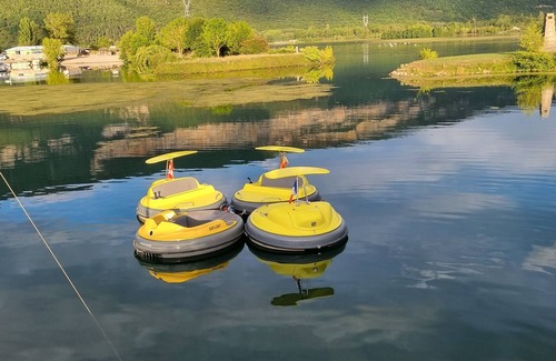 Serrieres-de-Briord Boat Rental | Nuitée Insolite sur Bateaux Tout Confort