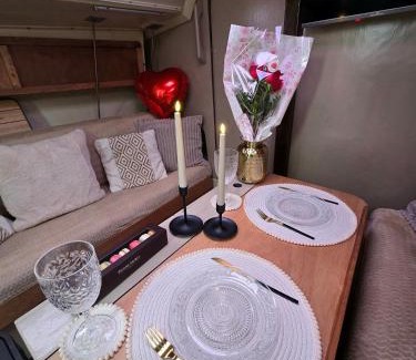 Deauville Boat Rental | Nuit romantique sur un bateau à Deauville