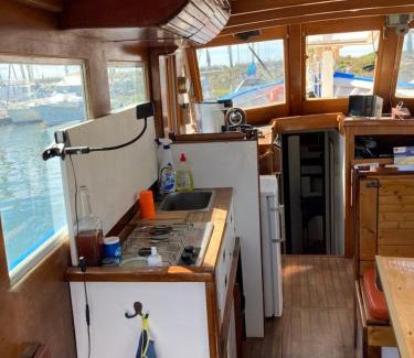 Le Barcares Boat Rental | Nuit, séjour insolite à bord du Lapso II
