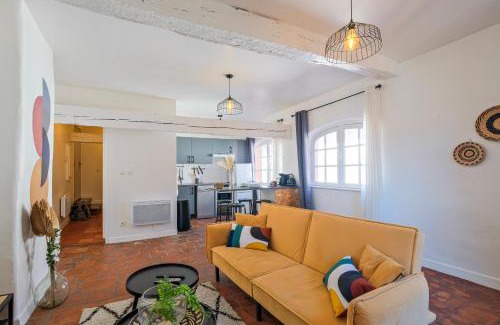 Montauban Apartment | Numéro 6 - Place Nationale - Wifi et Fibre