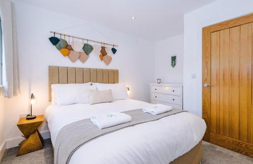 Mollington House | Number 21: A Breathtaking Chester Cottage with Parking