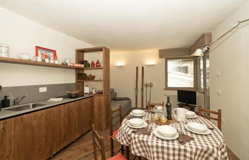 Campo Carlo Magno Apartment | Nuovo Appartamento Super Vista a Campiglio Parking Privato