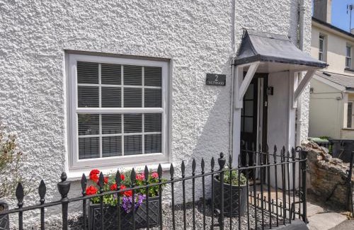 Charmouth House | Nutwood
