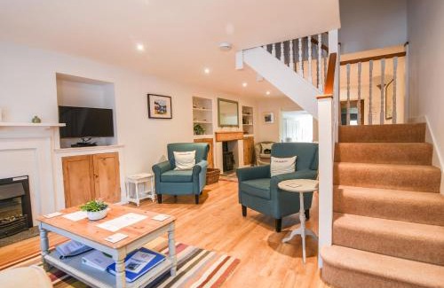 Charmouth House | Nutwood