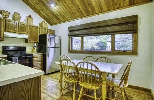 Timberline Condo | NWF8-Budget Friendly Timberline Condo! sleeps 8
