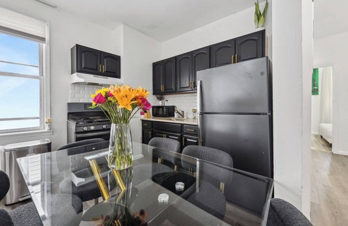 Southeast Yonkers House | NY Prime Luxury Escape with KING Bed and Easy Parking!