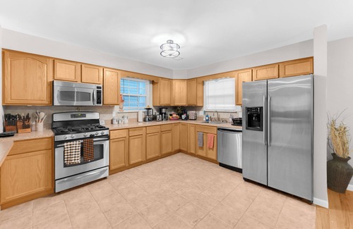 Ampere House | NYC-EWR-Downtown Newark Commuter Retreat