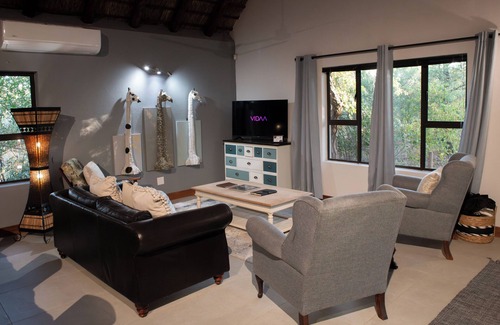 Hoedspruit Cabin | Nzenga Lodge
