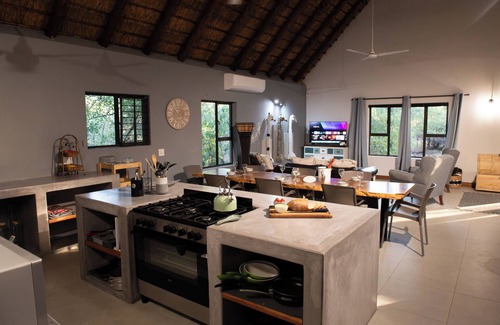 Hoedspruit Cabin | Nzenga Lodge