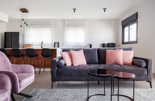 Bat Yam Apartment | O&O Group - Top Penthouse On The Beach
