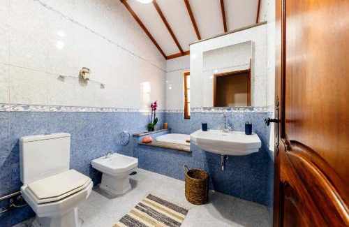 Angra do Heroismo House | O Refúgio - Espaço natural, amplo e privado