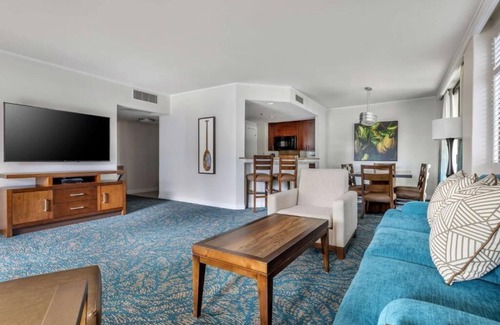 Waikiki Villa | Oahu Resort 2 Bedroom Villa Sleeps 6