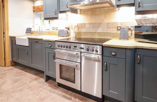 Sandbach House | OAK BARN, pet friendly, character holiday cottage in Sandbach