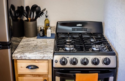Lyons Cabin | Oak Cabin-MTN VIEWS *Fireplace*RMNP-Winter Getaway