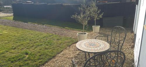 Abergavenny Apartment | Oak Cottage - Perfect for Golfing, Walking & Relaxing