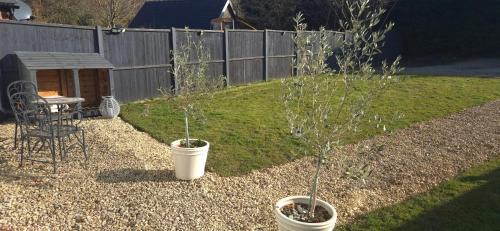 Abergavenny Apartment | Oak Cottage - Perfect for Golfing, Walking & Relaxing
