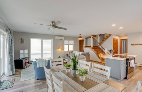 Oak Harbor House | Oak Harbor Lake Home w/ 4 Decks + Seating!