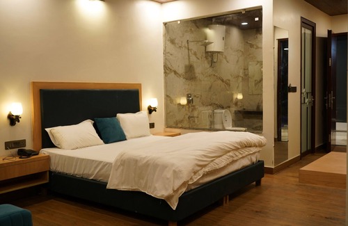 Kaul Hotel | Oak Mounts