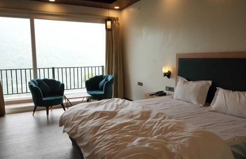 Kaul Hotel | Oak Mounts