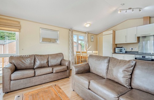 Halfway House Ski Chalet | Oak Place (Partial Lake View)