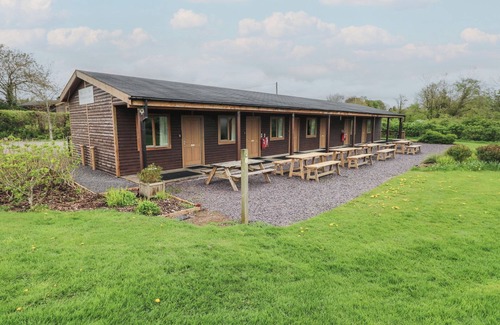 Cowbridge Cottage | OAK, romantic, country holiday cottage, with a garden in Cowbridge