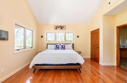 Marshall Other | Oak Treehouse Cabin Rustic Luxury Near Asheville