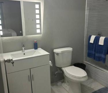 Rhyne Park Village Apartment | Oak Villa MontegoBay2 Queen Room