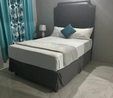 Rhyne Park Village Apartment | Oak Villa MontegoBay2 Queen Room