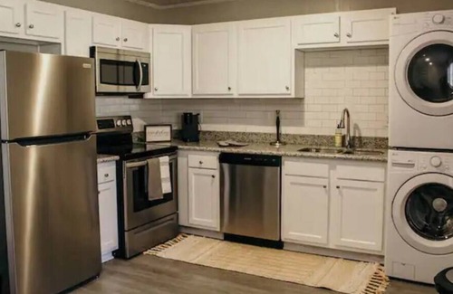 Washington Square Apartment | Oakleigh Square Townhome #4