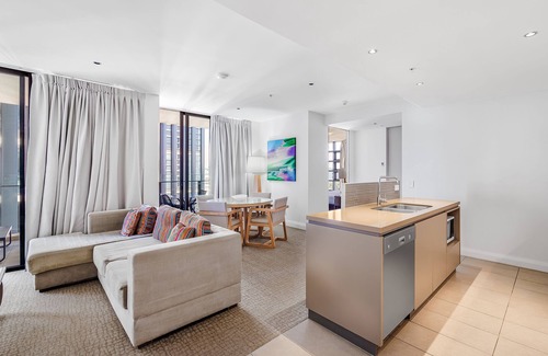Redcliffe Hotel | Oaks Redcliffe Mon Komo Suites