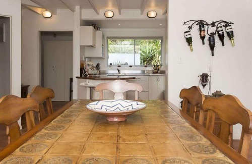 Oakura Villa | Oakura Beachfront Cottage Getaway