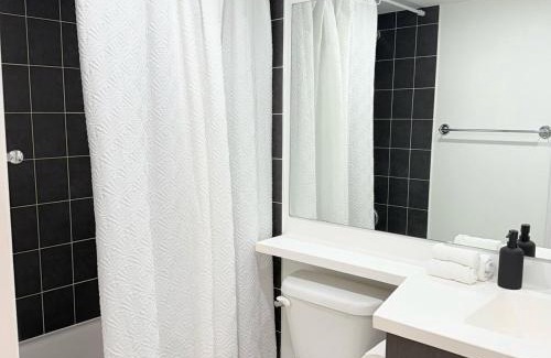 Oakville House | Oakville 2BD Bright & Modern