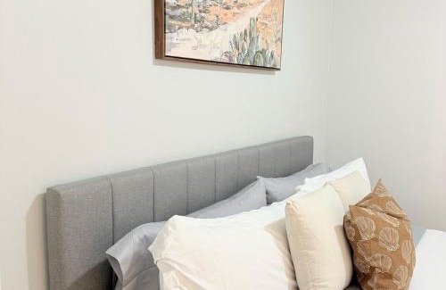 Oakville House | Oakville 2BD Bright & Modern