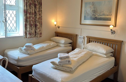 Hillingdon Bed & Breakfast | Oakwood B&B Heathrow