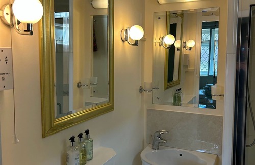 Hillingdon Bed & Breakfast | Oakwood B&B Heathrow