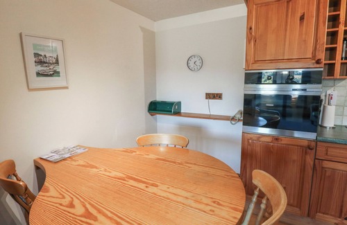 Kingsteignton Cottage | OAKWOOD, pet friendly in Kingsteignton
