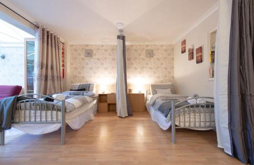 Custom House House | Oasis 77
