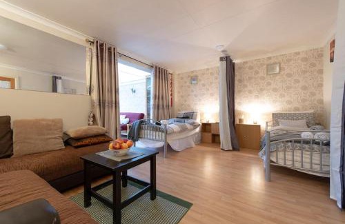 Custom House House | Oasis 77