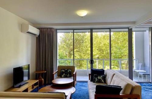 Cairns Central Business District Apartment | Oasis at Harbour lights Cairns