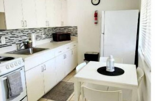 Highland Garden House | oasis at hollywood ll unit 8-sleeps 3