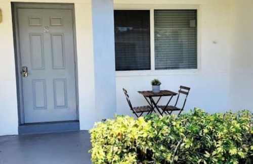 Highland Garden House | oasis at hollywood ll unit 8-sleeps 3