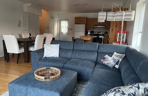 St-Adolphe-d'Howard House | Oasis au Bord du LAC Avec SPA et SKI à 3 Minutes