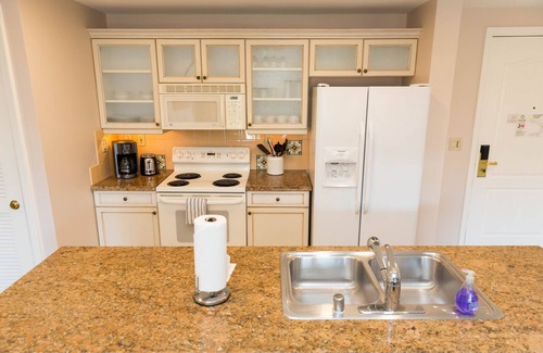 South Shore Condo | Oasis Condo at Viera Lake Las Vegas with 4 beds!
