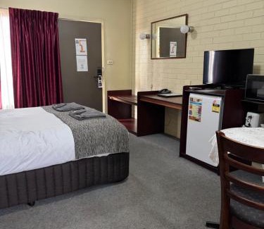 Broken Hill Hotel | Oasis Motor Inn